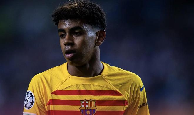 [中超]法比奥头球击中横梁 皮球反弹进入网窝