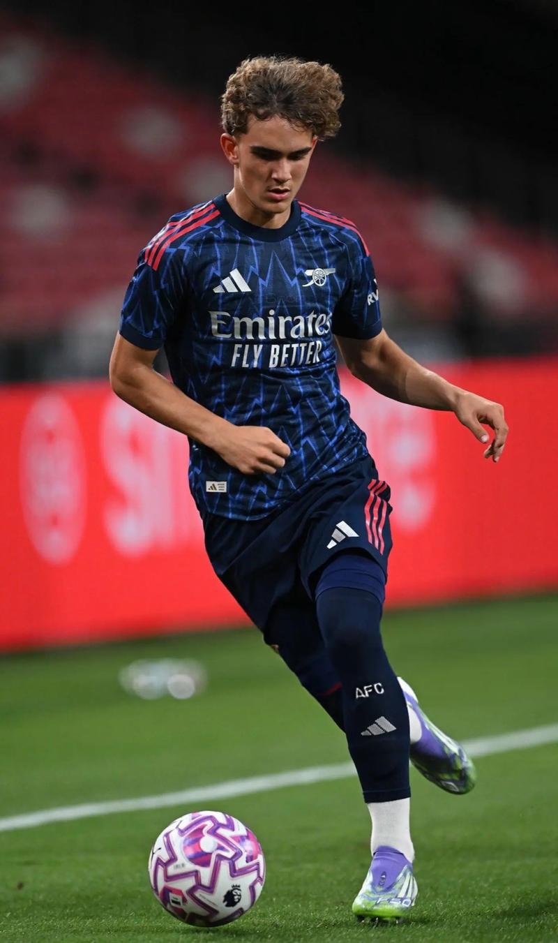 76人主场失利 恩比德受犯规困扰