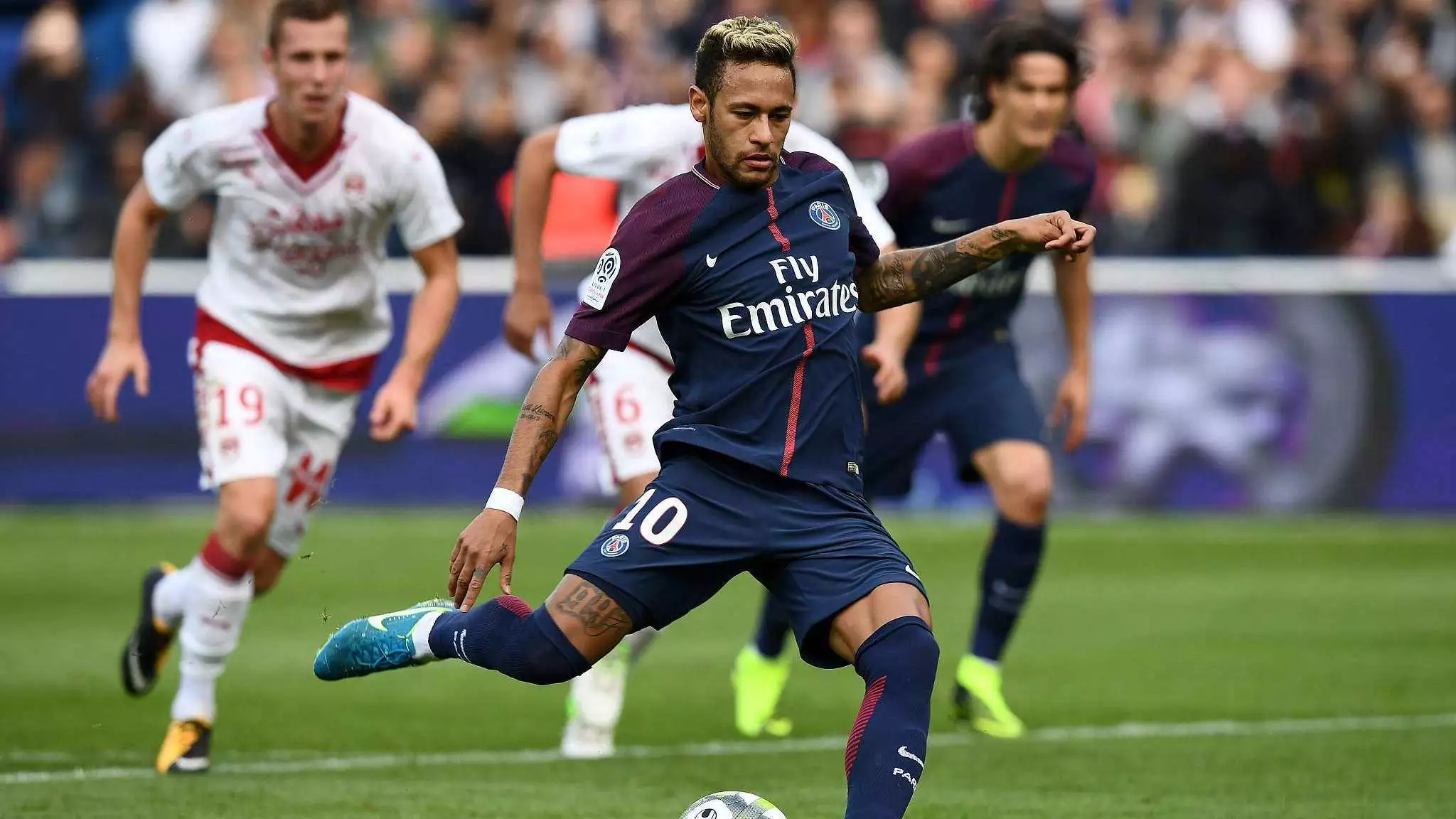 隆重介绍由The Outer Zone研发，11位工作室发行的魂类卡牌构筑游戏——《死亡呼啸》