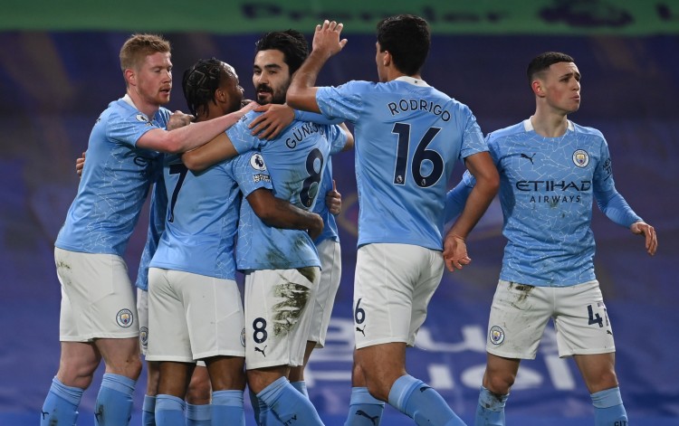 登山神器试过吗？智能汽车里玩《黑神话·悟空》？“人工智能+消费”爆款多！